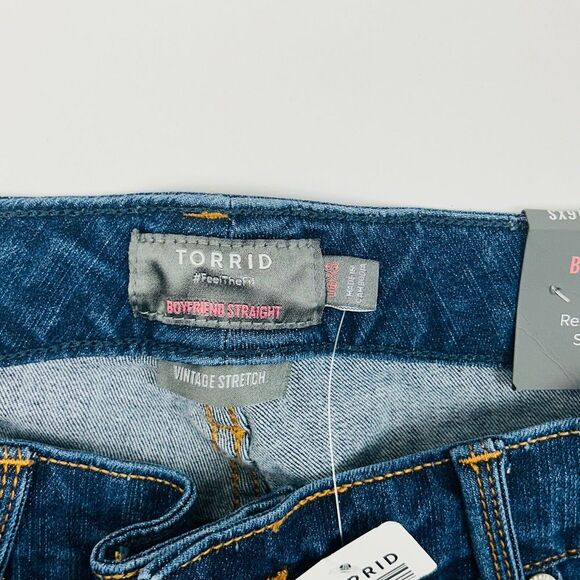 NWT Torrid Size 16 Boyfriend Straight Jeans Stretch Mid Rise Med-Dark Wash Short - Picture 13 of 15